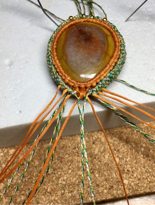 战国红彩金蜡包边项坠 第31步