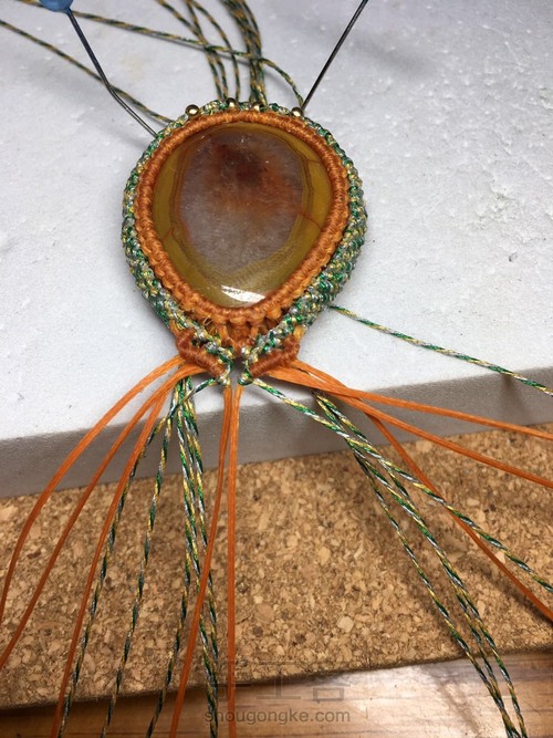 战国红彩金蜡包边项坠 第35步