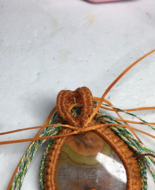 战国红彩金蜡包边项坠 第52步