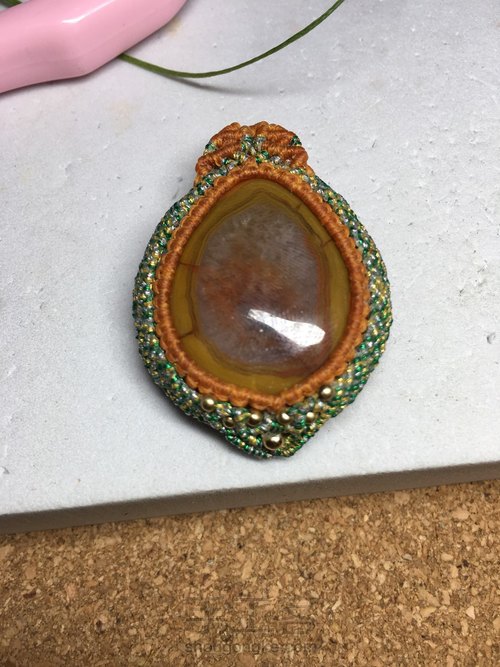 战国红彩金蜡包边项坠 第53步