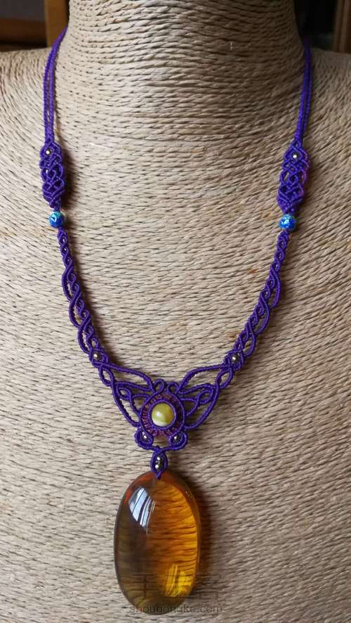 琥珀挂绳尾扣 第1步