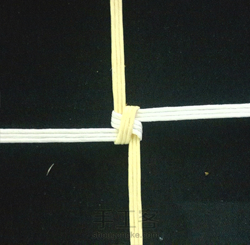 纸藤基础教程：四角花结 第6步