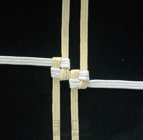 纸藤基础教程：四角花结 第11步
