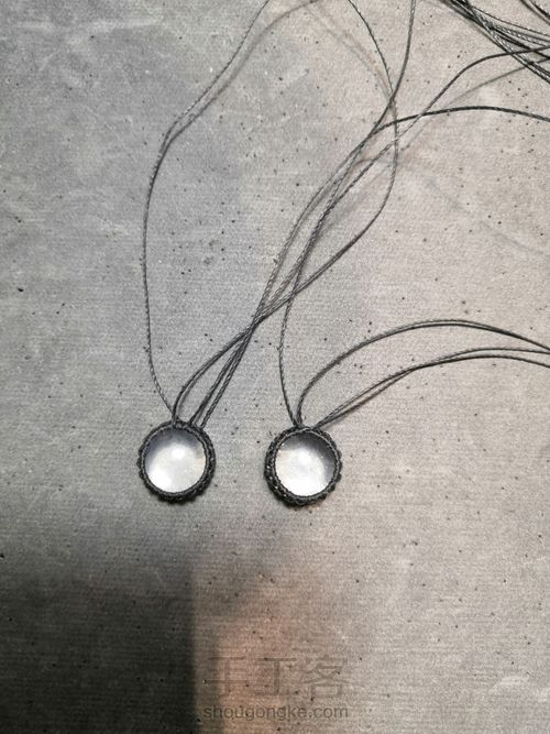 白水晶编绳耳坠 第3步