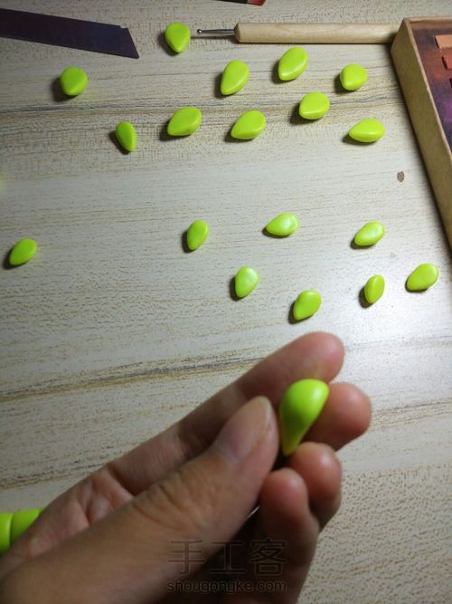 多肉饰品 第2步