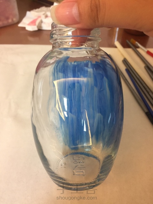 玻璃瓶的废物利用之花瓶•一 第3步