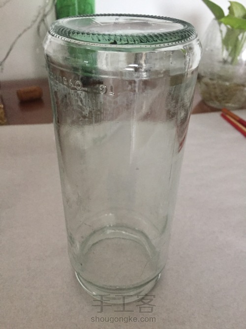 玻璃瓶的废物利用之花瓶•二 第1步