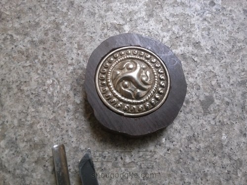 西藏老银片镶嵌紫光檀 第3步