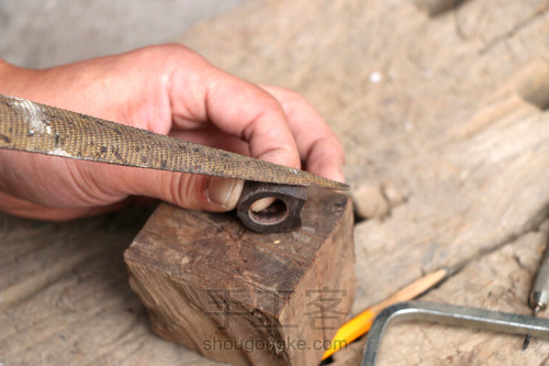 原创紫光檀镶嵌银丝戒指 第8步