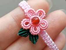 线头不浪费的同时，做朵漂亮小花，装点手绳很美哟: