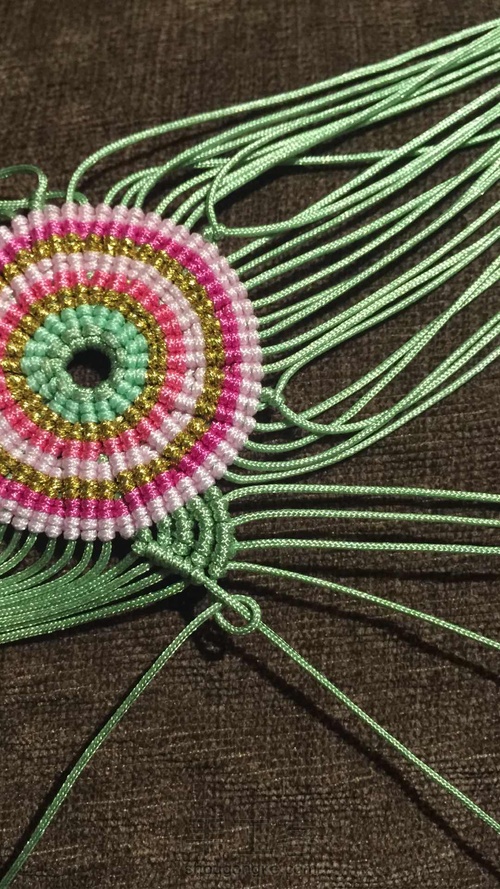 原创挂饰 青青草丝桃花妆教程 第32步