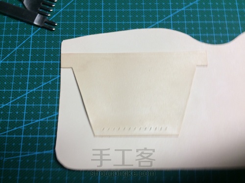 自己挺喜欢且又实用的钱包，发个制作过程，与大家分享。 第14步