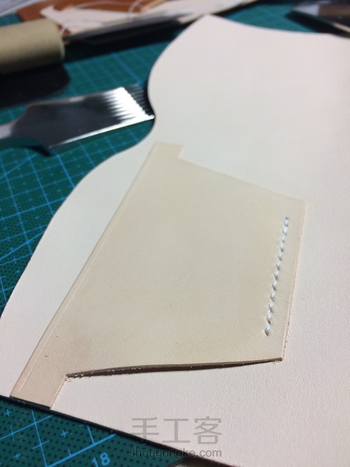 自己挺喜欢且又实用的钱包，发个制作过程，与大家分享。 第16步