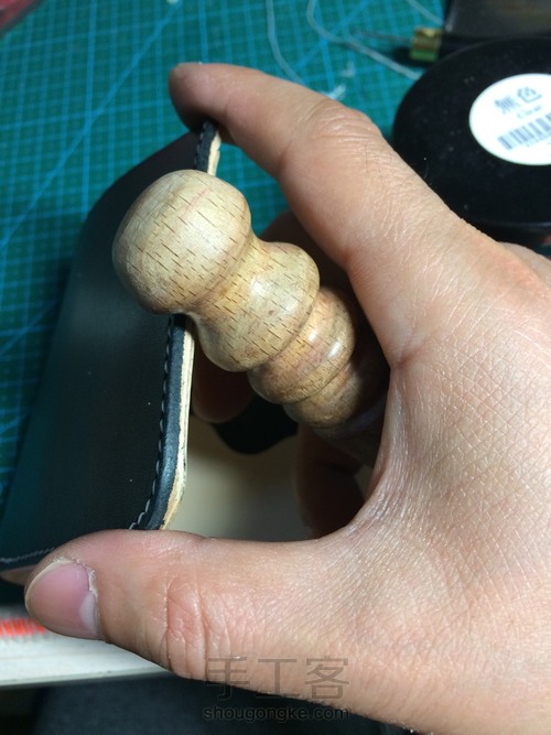 自己挺喜欢且又实用的钱包，发个制作过程，与大家分享。 第19步