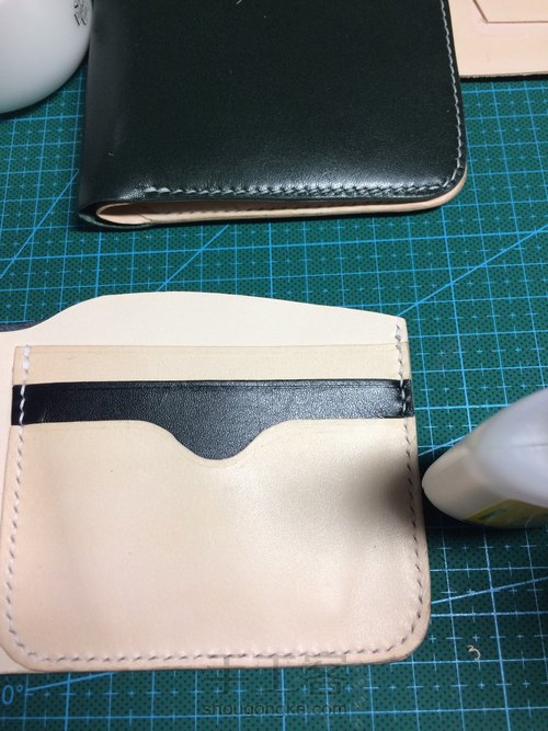自己挺喜欢且又实用的钱包，发个制作过程，与大家分享。 第21步