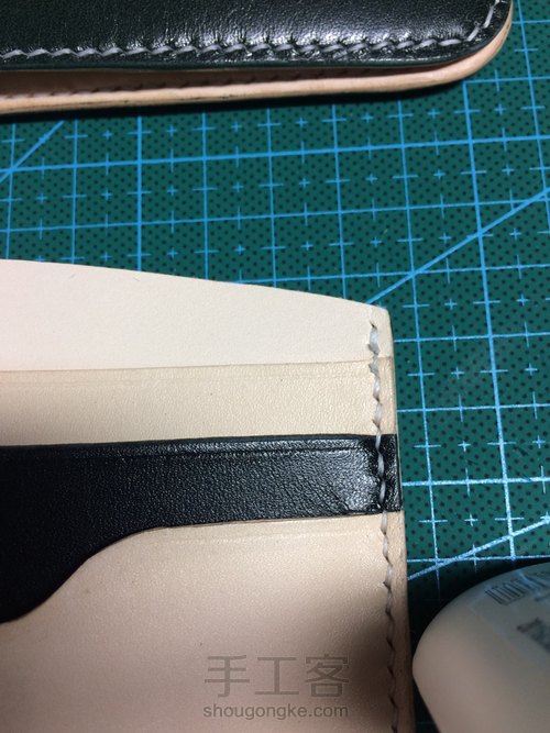 自己挺喜欢且又实用的钱包，发个制作过程，与大家分享。 第22步