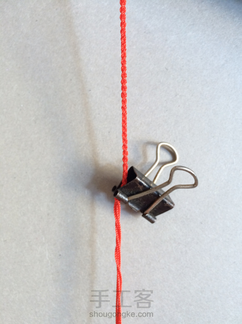 圆四股辫细手绳的编织方法 第11步