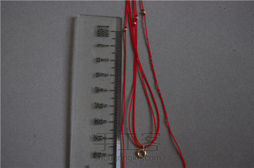 两圈的细红绳手链转运珠本命年手链的编法 第32步