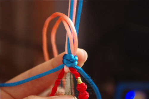 两圈的细红绳手链转运珠本命年手链的编法 第41步