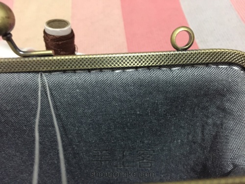 原创手绘翻盖口金包包 第12步