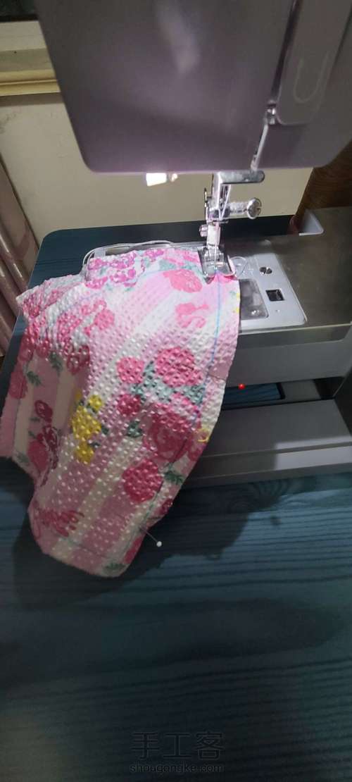 超简单的DIY花边帽,可调头围尺寸 第3步