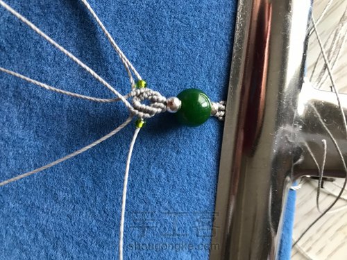 简单的单珠手链 第11步