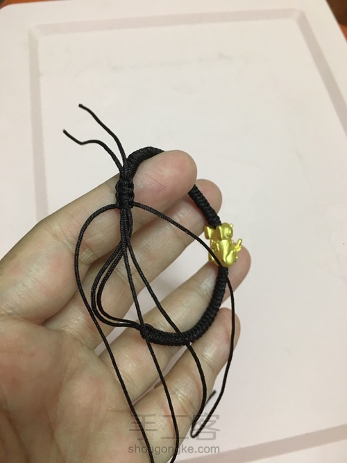 手编绳3D金貔貅金刚结手环 第6步