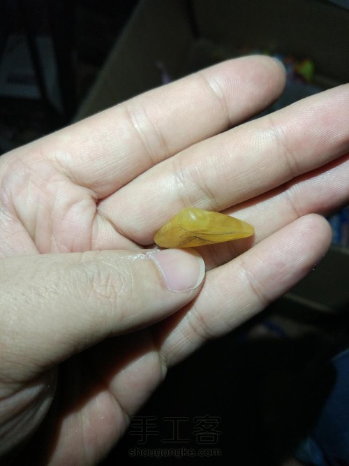 蜜蜡随形孔雀鱼 第3步