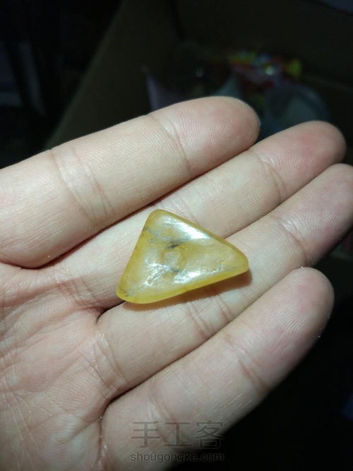 蜜蜡随形孔雀鱼 第4步