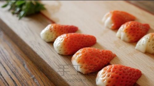 韩国最热门的甜品店Le Bread Lab的草莓蛋糕卷 第13步