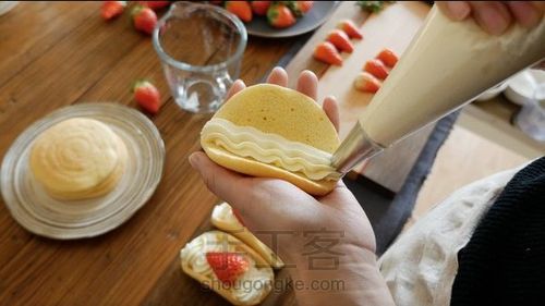 韩国最热门的甜品店Le Bread Lab的草莓蛋糕卷 第17步