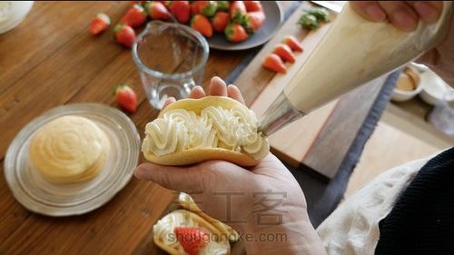 韩国最热门的甜品店Le Bread Lab的草莓蛋糕卷 第19步