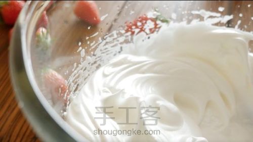 韩国最热门的甜品店Le Bread Lab的草莓蛋糕卷 第6步