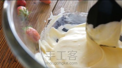 韩国最热门的甜品店Le Bread Lab的草莓蛋糕卷 第7步