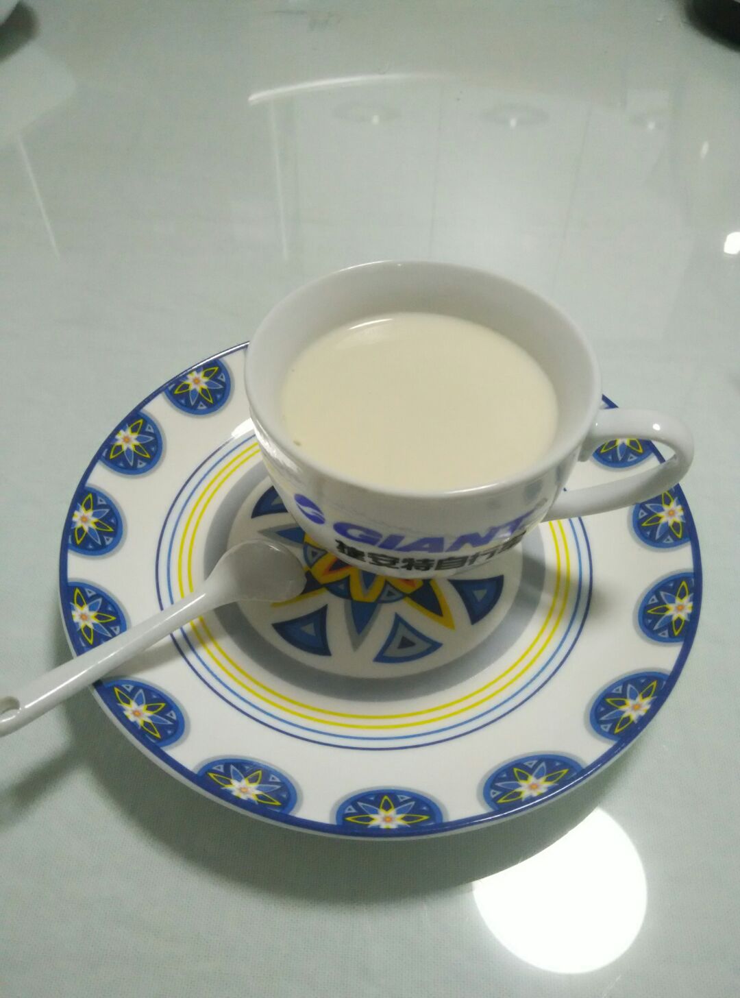 自制的奶茶味道纯正，虽然少了各种香料和添加剂，但喝起来让人无负担！