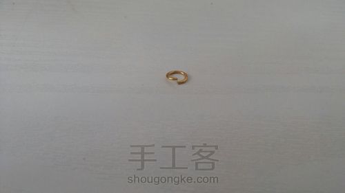 如何在滴胶作品上打孔 第5步