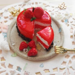草莓淋面蛋糕