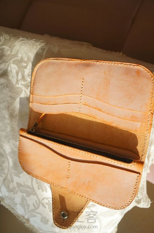 一直特别喜欢的红月的风格,自己仿做了一款 第11步