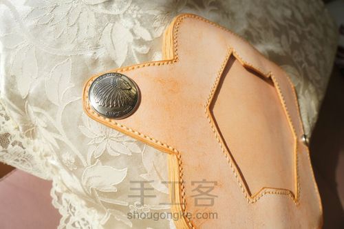 一直特别喜欢的红月的风格,自己仿做了一款 第12步