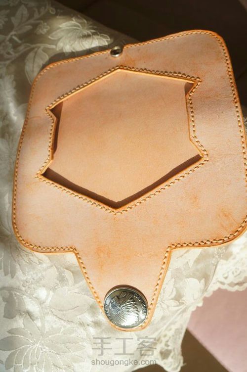 一直特别喜欢的红月的风格,自己仿做了一款 第13步