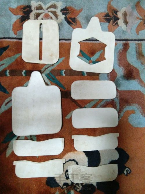 一直特别喜欢的红月的风格,自己仿做了一款 第5步