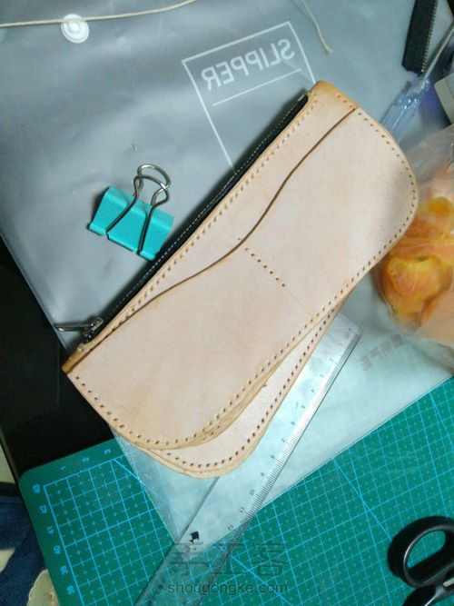 一直特别喜欢的红月的风格,自己仿做了一款 第6步