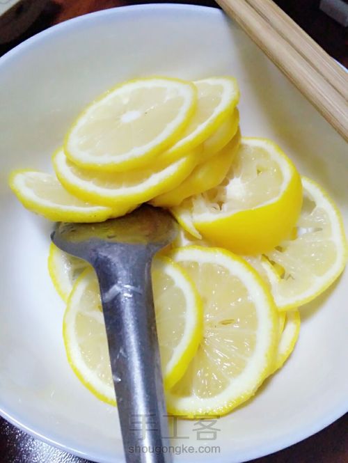 柠檬蜂蜜水 第1步