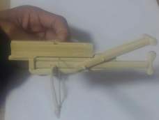 这个诸葛连驽是用筷子做的，比较小，所以是射牙签的(◍•ᴗ•◍)ゝ大概可以连射五六次