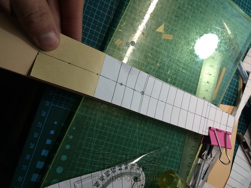 自染植鞣皮带 第3步