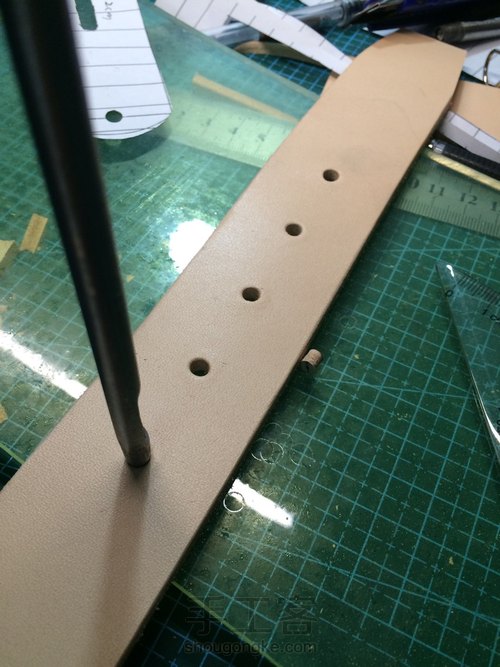 自染植鞣皮带 第4步