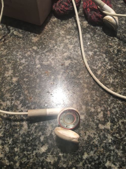 路边的野花不要采废旧的耳机不要扔 第1步