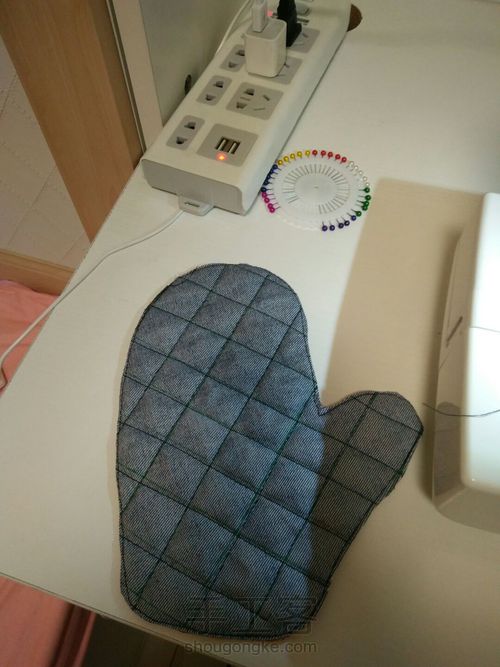 旧牛仔裤改造隔热手套 第6步