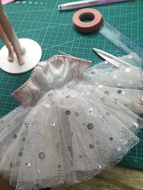 【Momo手作】六分娃衣可儿娃娃芭蕾舞裙 第23步