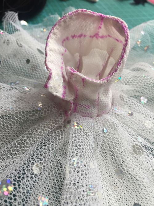 【Momo手作】六分娃衣可儿娃娃芭蕾舞裙 第24步